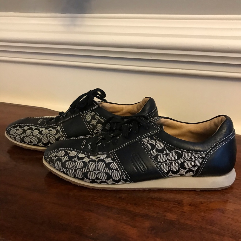 COACH BLACK SIGNATURE NOELLA SNEAKER. SIZE 7.5M